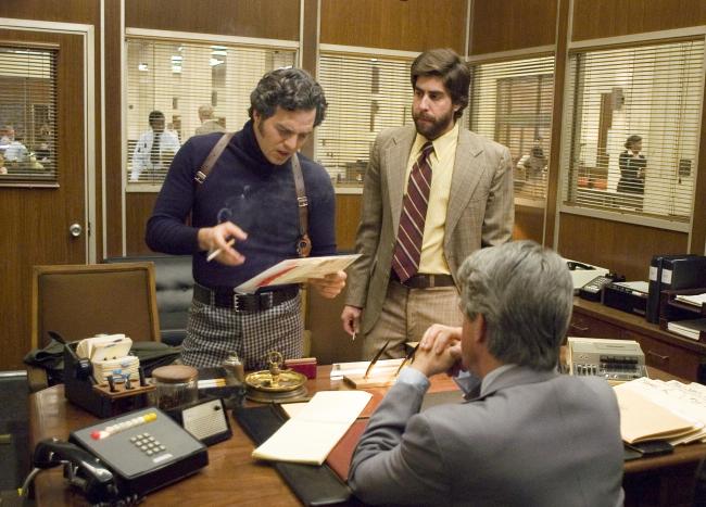 still-of-adam-goldberg-and-mark-ruffalo-in-zodiac-(2007)-large-picture
