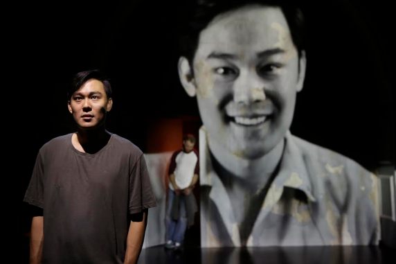 a man with five children, nick enright  darlinghurst theatre, photo by helen white